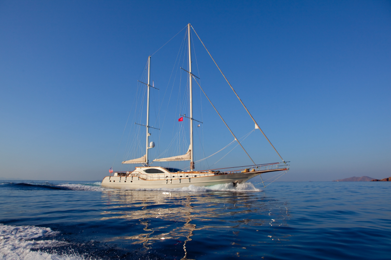 miss b yacht exterior