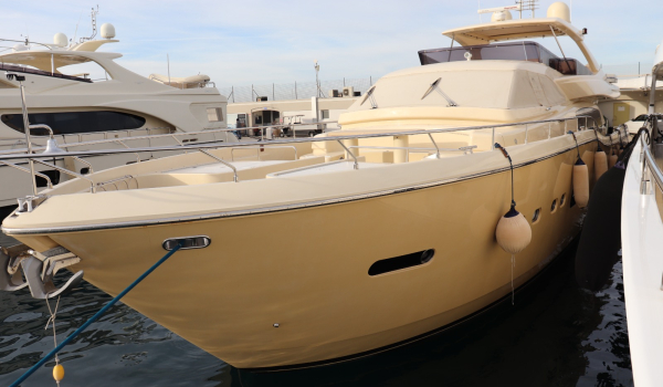 Ferretti 592