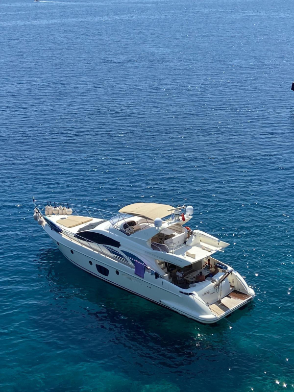Azimut 62E