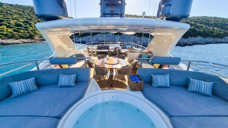 Ariela motor yacht aerial view