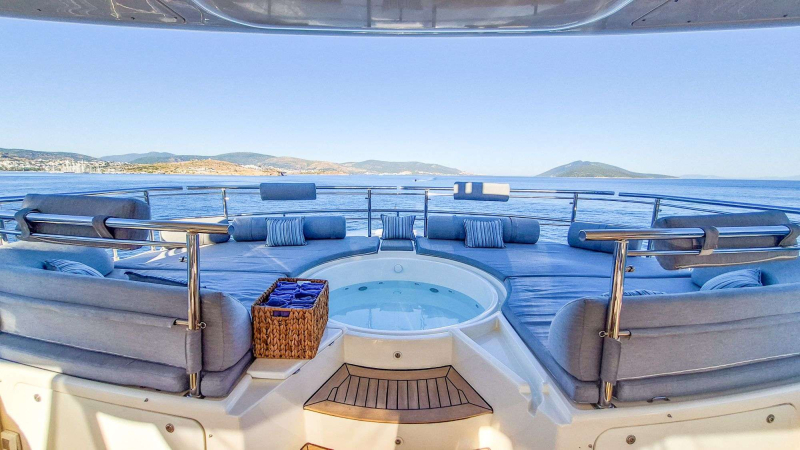 Ariela motor yacht aerial view