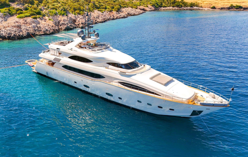 Ariela motor yacht exterior